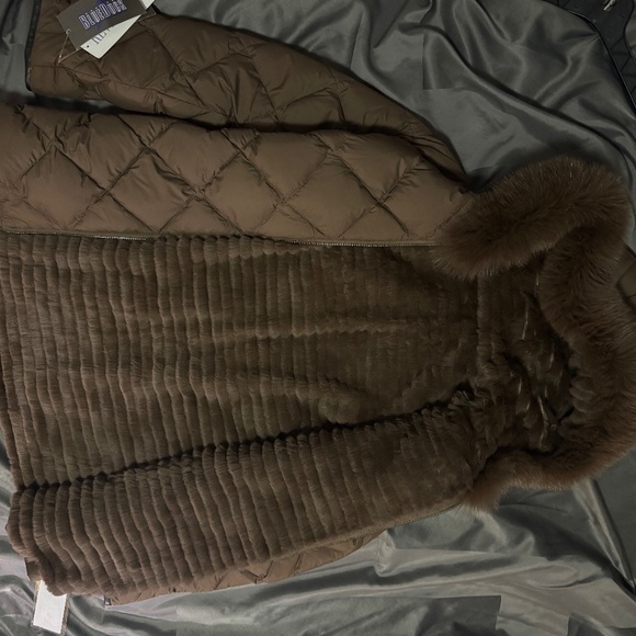 Luxury Winter Puffer & Coat – Brand New - Picture 1 of 6